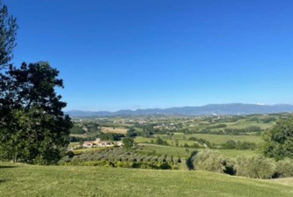 A Refined Umbrian Estate with Vineyards and Olive Groves - Gualdo Cattaneo, Perugia, Italy