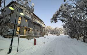 European-Style Chalet in Mount Buller Steps from Main Lift - Mount Buller, Australia