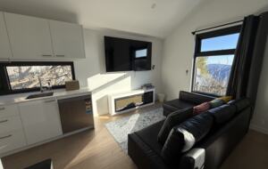 European-Style Chalet in Mount Buller Steps from Main Lift - Mount Buller, Australia