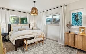 Peaceful Two-Level Retreat Near Mount Rainier - Spanaway, Washington