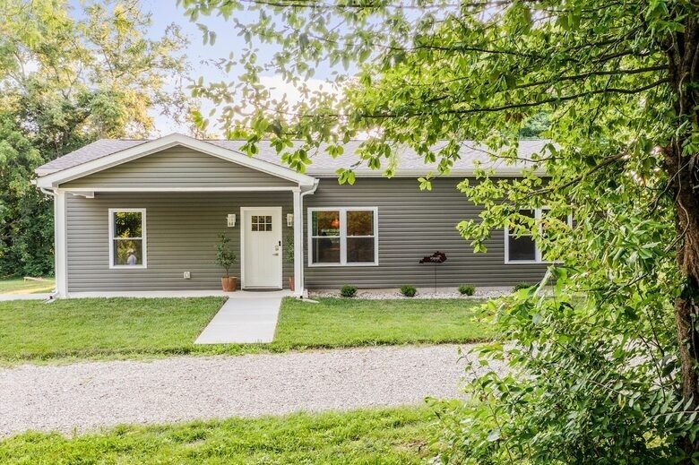 Warm & Welcoming Cottage in the Heart of Horse Country - Simpsonville, Kentucky