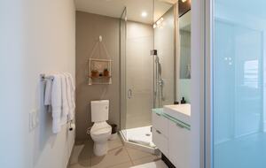 Downtown Haven with Iconic Views - Toronto, Canada