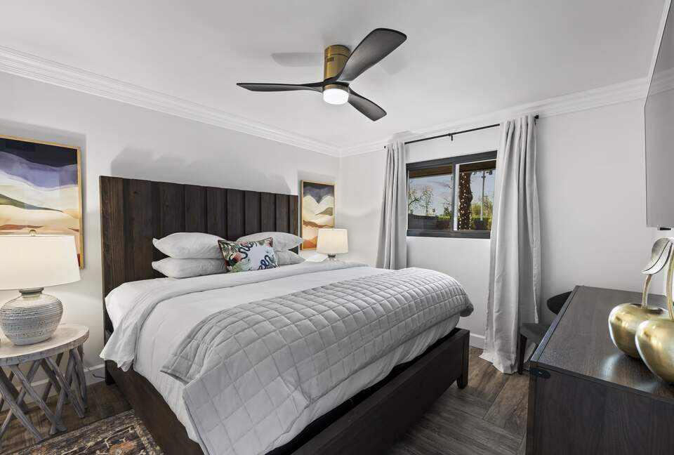 Stylish Scottsdale Retreat with Vibrant Outdoor Oasis - Scottsdale, Arizona