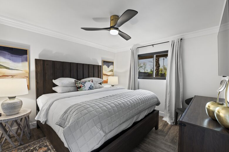 Stylish Scottsdale Retreat with Vibrant Outdoor Oasis - Scottsdale, Arizona