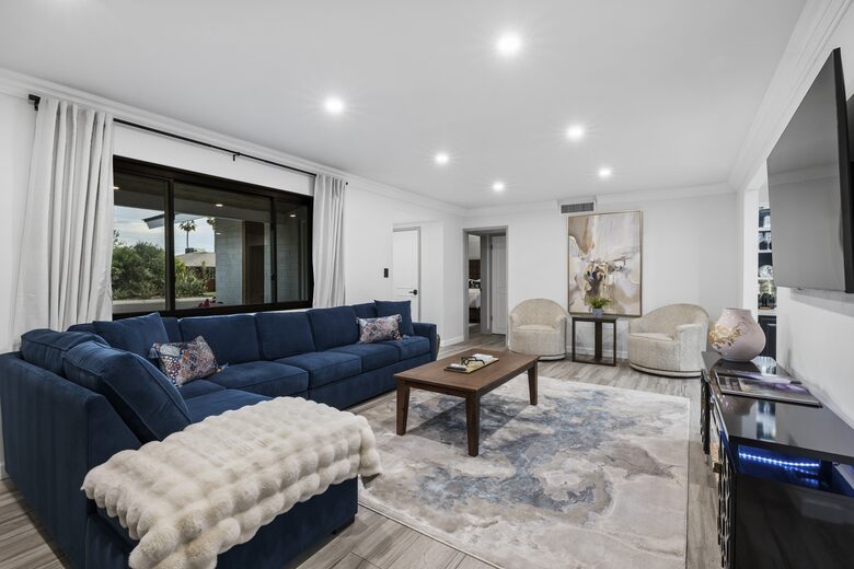 Stylish Scottsdale Retreat with Vibrant Outdoor Oasis - Scottsdale, Arizona