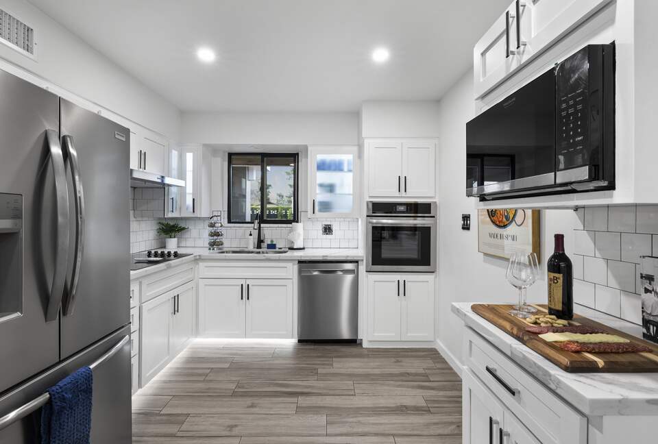 Stylish Scottsdale Retreat with Vibrant Outdoor Oasis - Scottsdale, Arizona