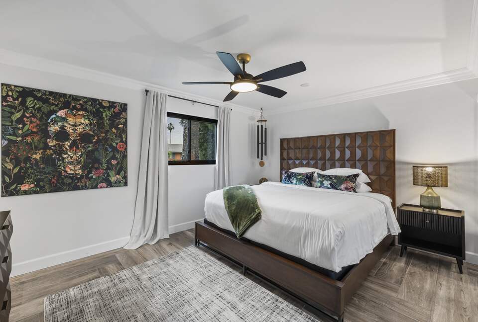 Stylish Scottsdale Retreat with Vibrant Outdoor Oasis - Scottsdale, Arizona