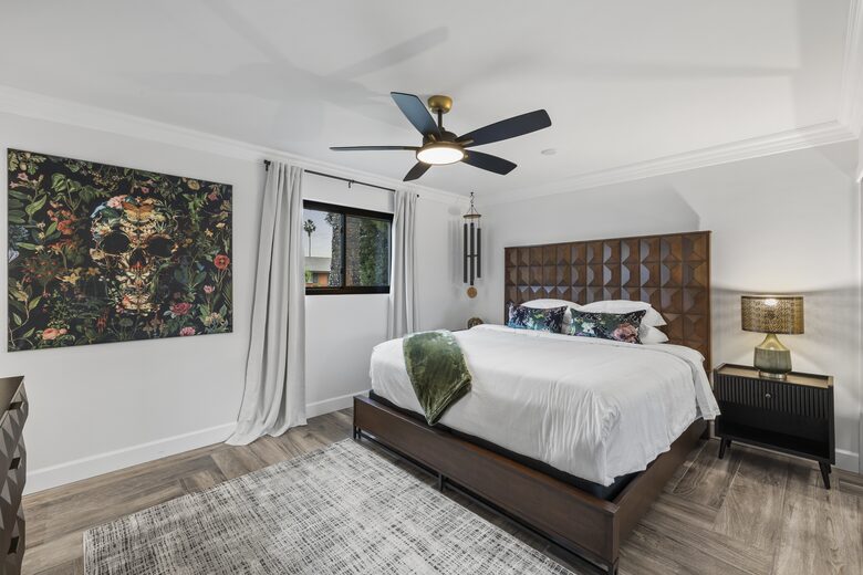 Stylish Scottsdale Retreat with Vibrant Outdoor Oasis - Scottsdale, Arizona