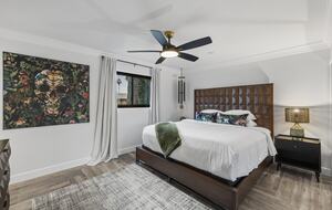 Stylish Scottsdale Retreat with Vibrant Outdoor Oasis - Scottsdale, Arizona