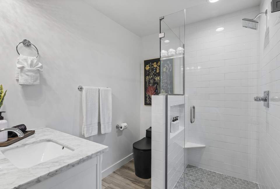 Stylish Scottsdale Retreat with Vibrant Outdoor Oasis - Scottsdale, Arizona