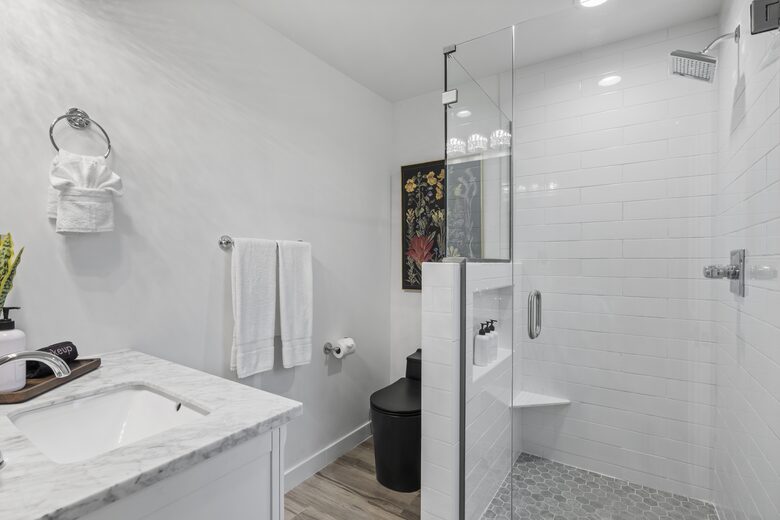 Stylish Scottsdale Retreat with Vibrant Outdoor Oasis - Scottsdale, Arizona