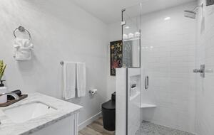 Stylish Scottsdale Retreat with Vibrant Outdoor Oasis - Scottsdale, Arizona