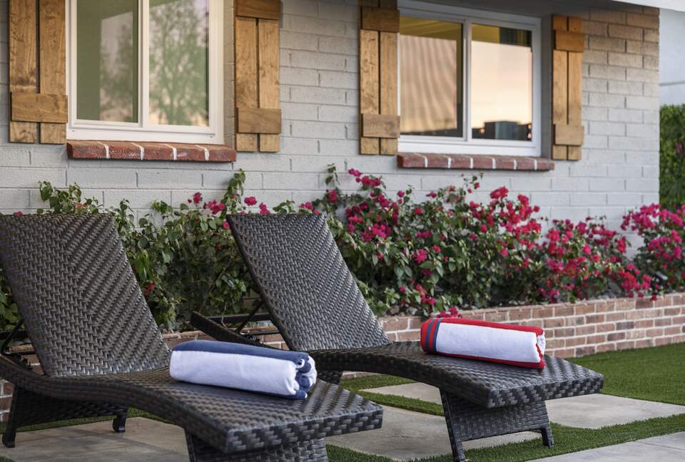 Stylish Scottsdale Retreat with Vibrant Outdoor Oasis - Scottsdale, Arizona