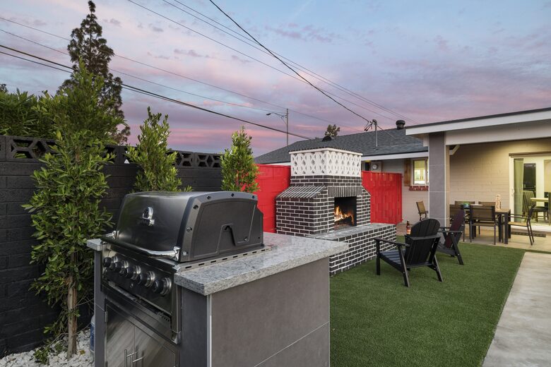 Stylish Scottsdale Retreat with Vibrant Outdoor Oasis - Scottsdale, Arizona