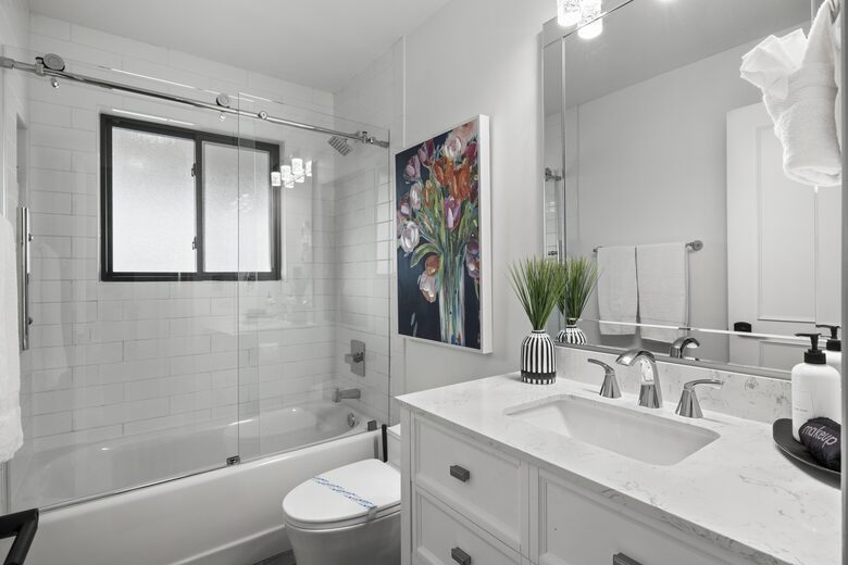 Stylish Scottsdale Retreat with Vibrant Outdoor Oasis - Scottsdale, Arizona