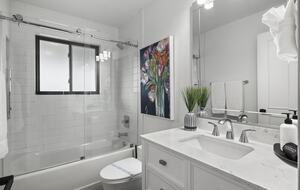 Stylish Scottsdale Retreat with Vibrant Outdoor Oasis - Scottsdale, Arizona