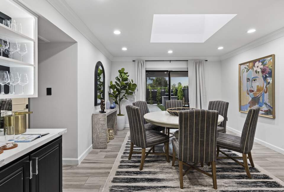 Stylish Scottsdale Retreat with Vibrant Outdoor Oasis - Scottsdale, Arizona