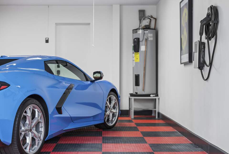 Stylish Scottsdale Retreat with Vibrant Outdoor Oasis - Scottsdale, Arizona