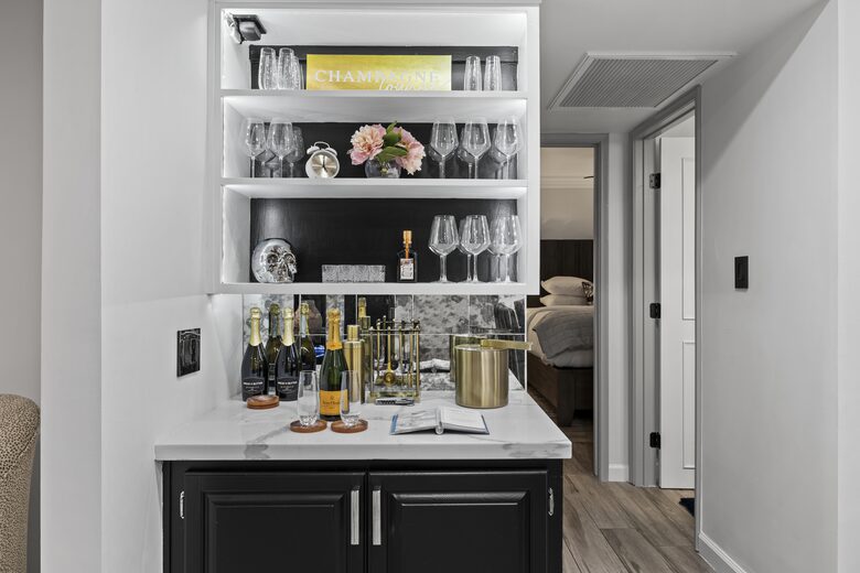 Stylish Scottsdale Retreat with Vibrant Outdoor Oasis - Scottsdale, Arizona