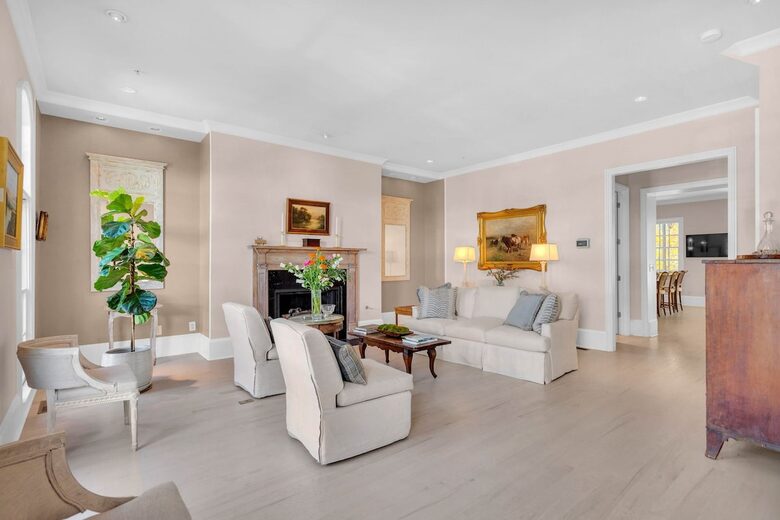 Graceful Retreat in the Heart of Selborne Hamlet - Chattahoochee Hills, Georgia