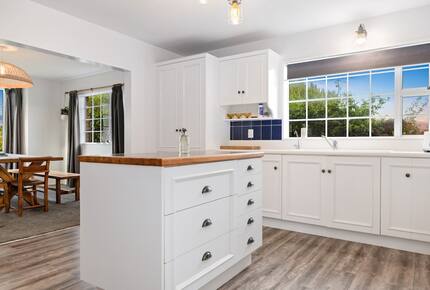 Seaside Elegance in Southland - Riverton / Aparima, New Zealand