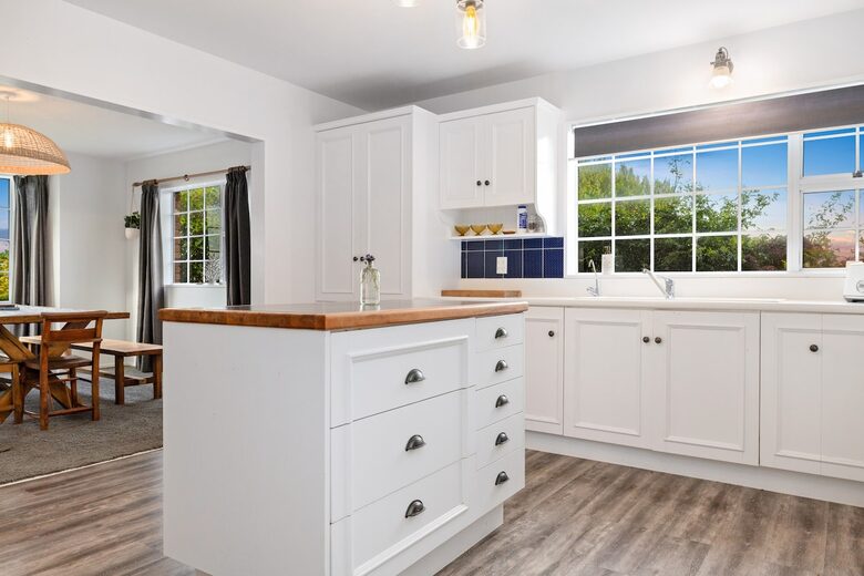 Seaside Elegance in Southland - Riverton / Aparima, New Zealand