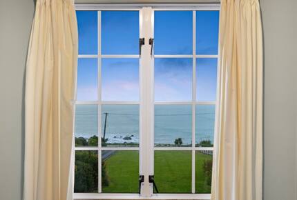 Seaside Elegance in Southland - Riverton / Aparima, New Zealand