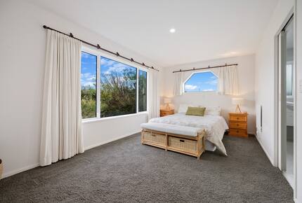 Seaside Elegance in Southland - Riverton / Aparima, New Zealand