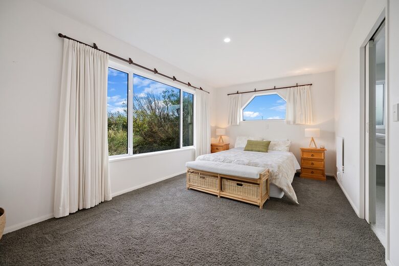 Seaside Elegance in Southland - Riverton / Aparima, New Zealand