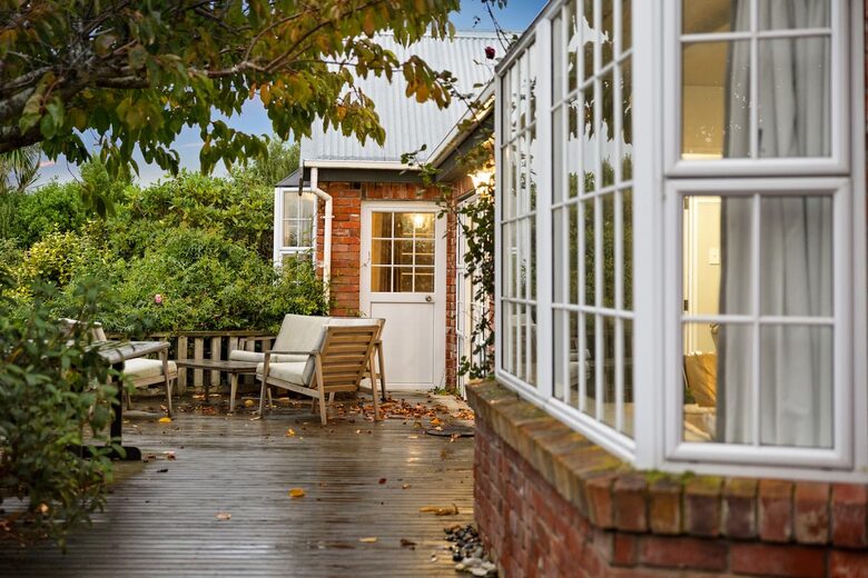 Seaside Elegance in Southland - Riverton / Aparima, New Zealand