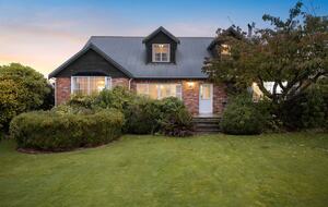 Seaside Elegance in Southland - Riverton / Aparima, New Zealand