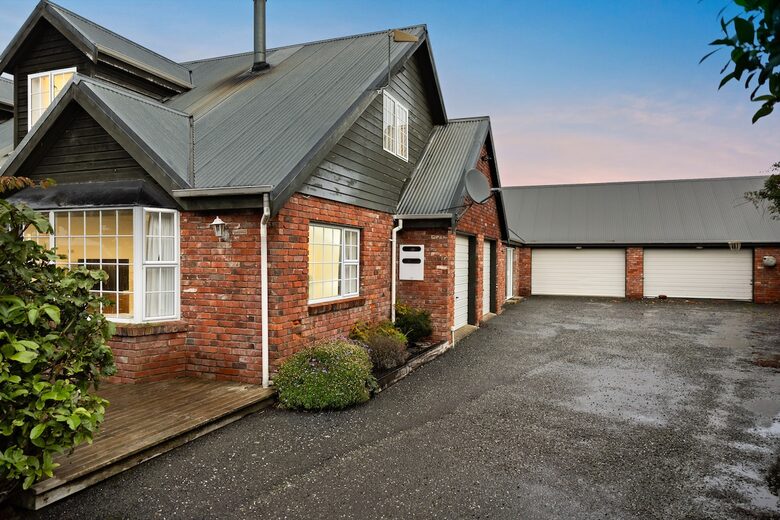 Seaside Elegance in Southland - Riverton / Aparima, New Zealand