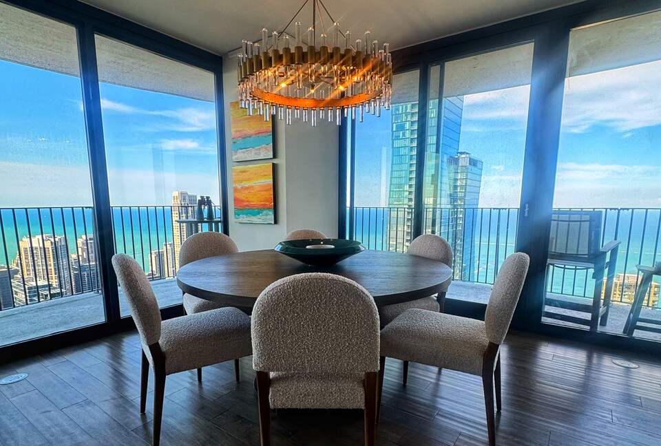 Panoramic Living in the Heart of Chicago - Chicago, Illinois