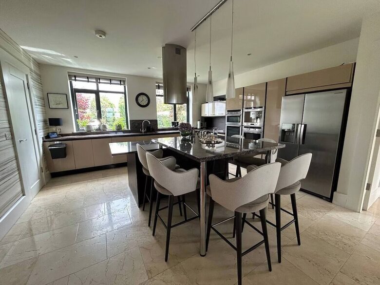 A Luxurious Coastal Retreat Near Galway - Oranmore, Ireland