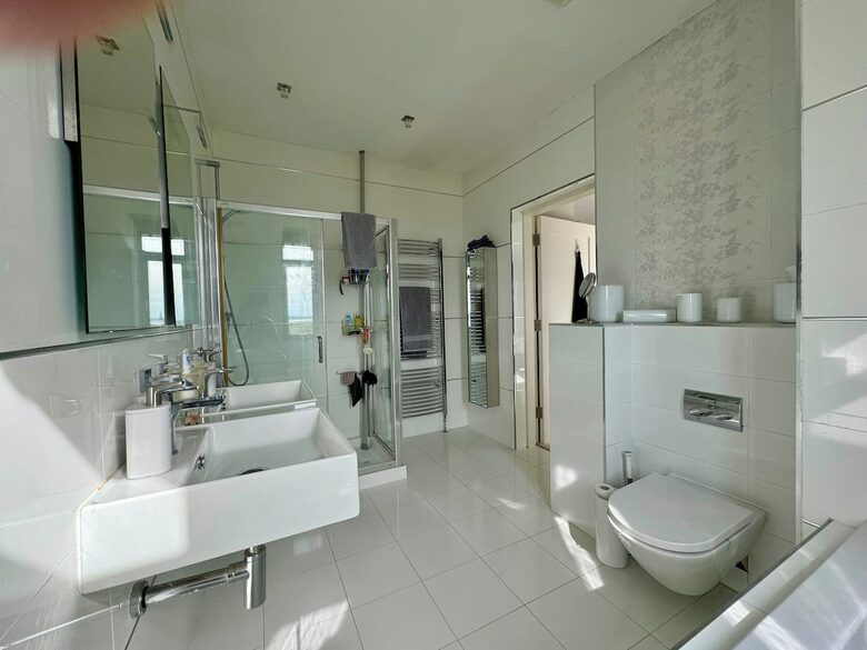 A Luxurious Coastal Retreat Near Galway - Oranmore, Ireland