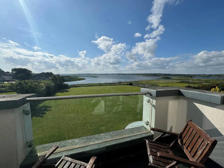 A Luxurious Coastal Retreat Near Galway - Oranmore, Ireland