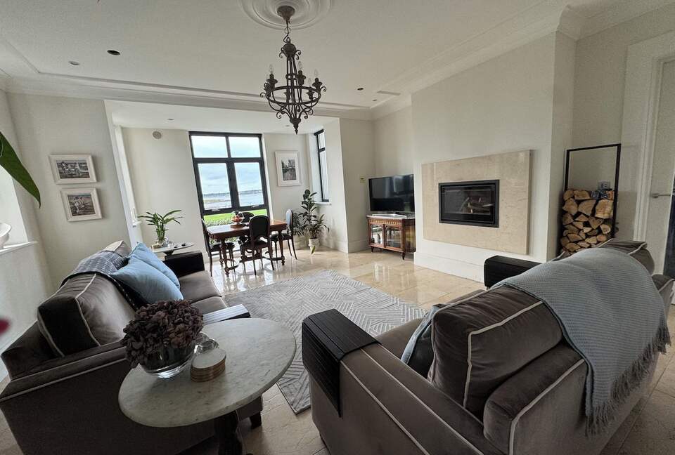 A Luxurious Coastal Retreat Near Galway - Oranmore, Ireland