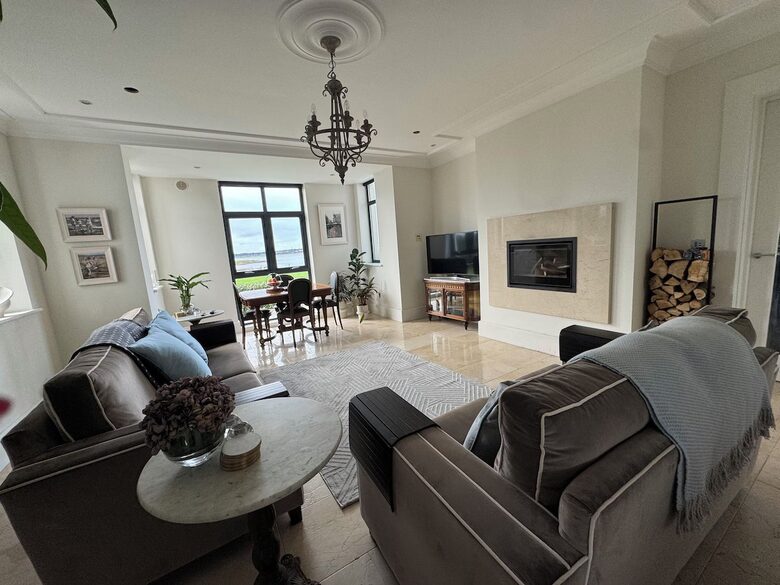 A Luxurious Coastal Retreat Near Galway - Oranmore, Ireland