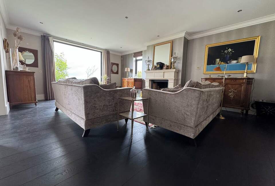 A Luxurious Coastal Retreat Near Galway - Oranmore, Ireland