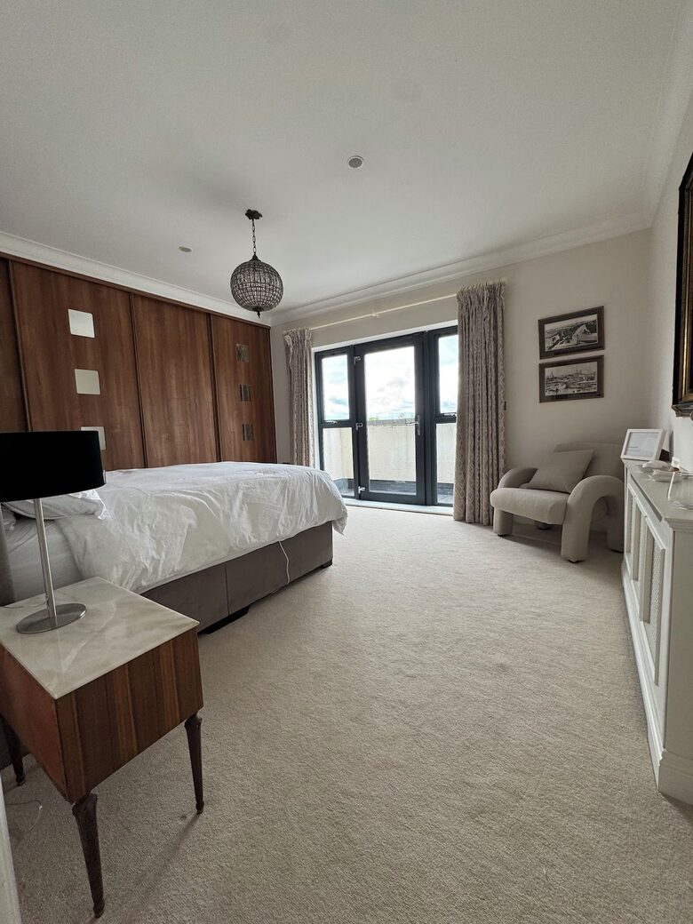 A Luxurious Coastal Retreat Near Galway - Oranmore, Ireland