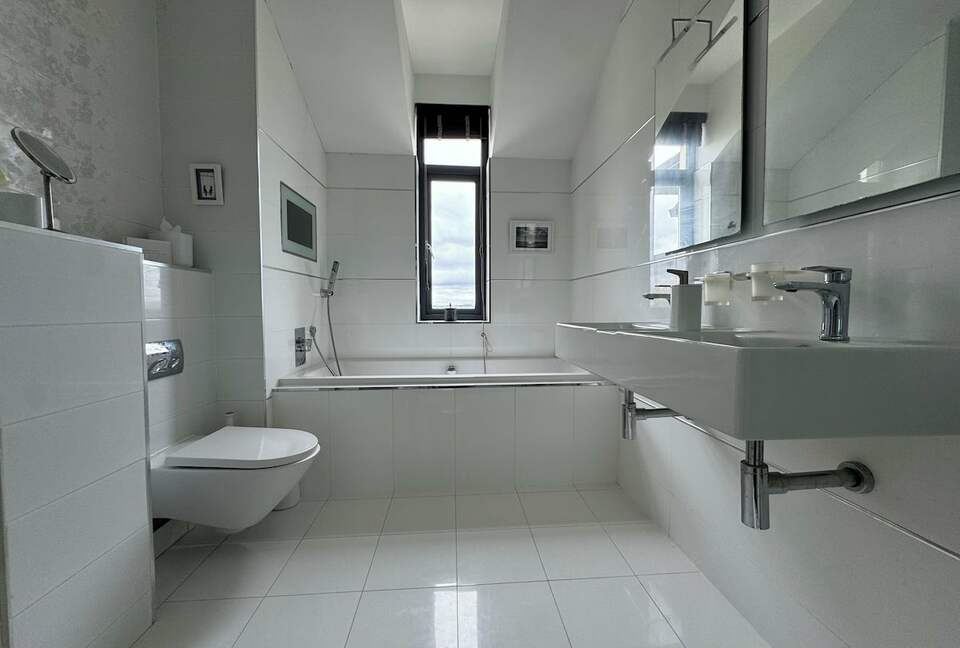 A Luxurious Coastal Retreat Near Galway - Oranmore, Ireland