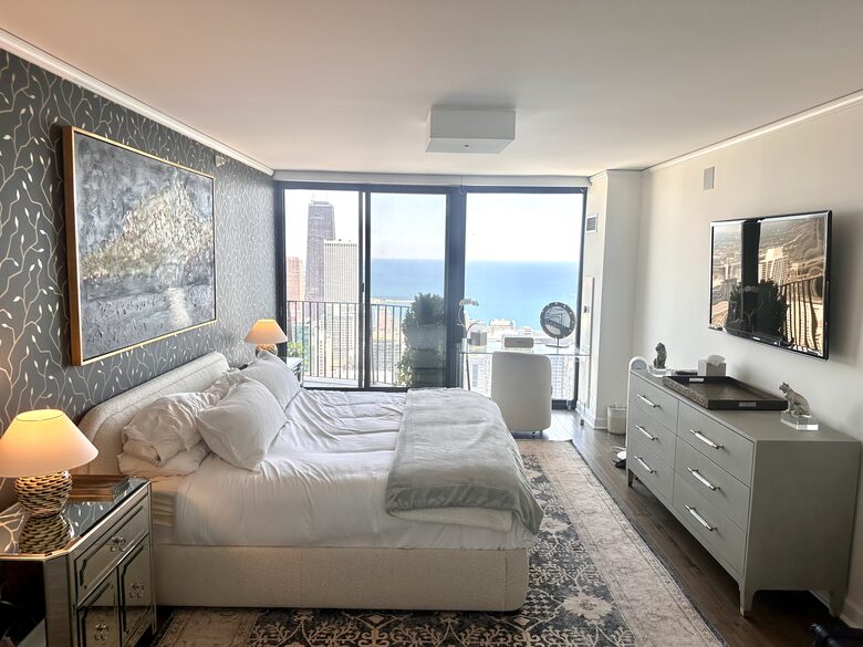 Panoramic Living in the Heart of Chicago - Chicago, Illinois