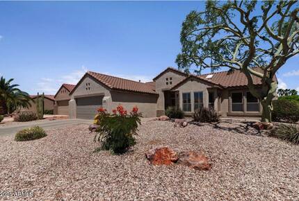 Charming Arizona Retreat with Private Yard - Surprise, Arizona