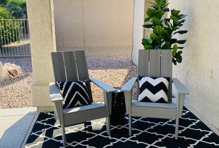 Charming Arizona Retreat with Private Yard - Surprise, Arizona