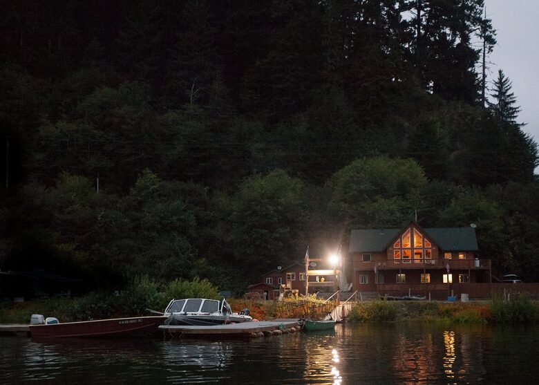 Riverfront Elegance at the Edge of the Wild - Klamath, California