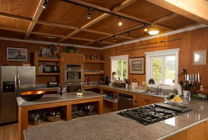 Riverfront Elegance at the Edge of the Wild - Klamath, California