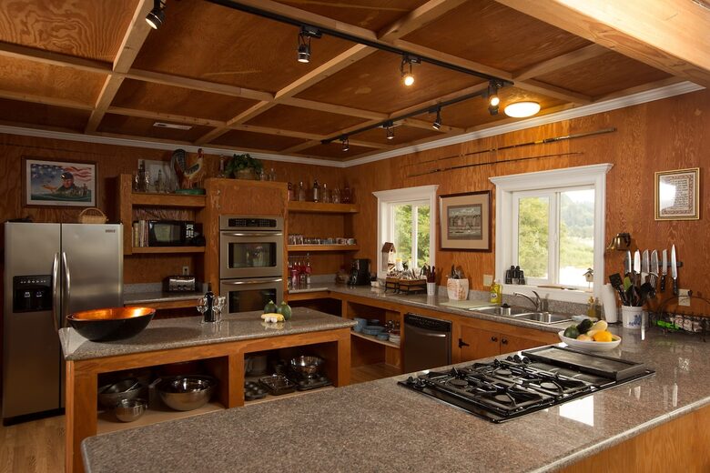 Riverfront Elegance at the Edge of the Wild - Klamath, California