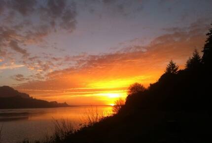 Riverfront Elegance at the Edge of the Wild - Klamath, California