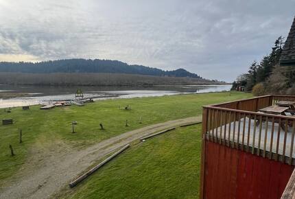 Riverfront Elegance at the Edge of the Wild - Klamath, California