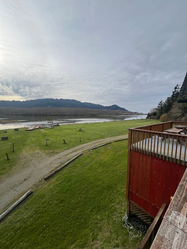Riverfront Elegance at the Edge of the Wild - Klamath, California